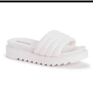 Muk Luks White Women's Sun Catcher Sandals Faux Leather Size 9 Nwt